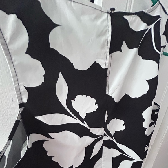 Kate Spade Black and White Floral Women's Crop Top w/Sleeveless Design NWOT CUTE - Picture 3 of 9